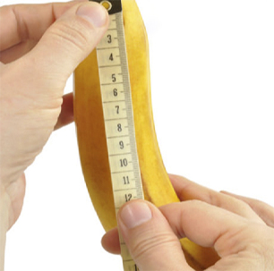 banaan wordt gemeten met een centimeter tape
